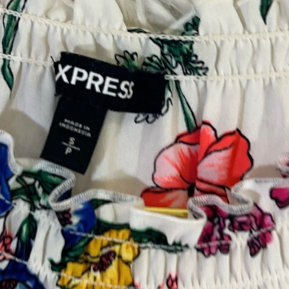 Express Women's Floral Blouse Multicolor Sizes Short Sleeve ruffle Neck - Picture 6 of 6
